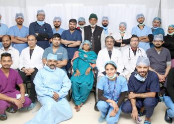 श्री महंत इन्दिरेश अस्पताल की हाईब्रिड ओ.टी. में फैनेस्ट्रेटेड ईवार तकनीक से राज्य की पहली हार्ट सर्जरी