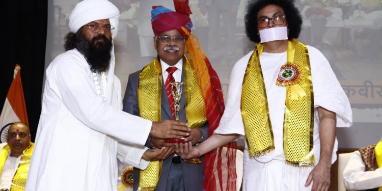 बड़ी खबर: पद्म श्री डाॅ. बी. के. एस. संजय कबीर कोहिनूर से अवार्ड से सम्मानित..