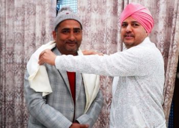 बड़ी खबर: सूचना आयुक्त योगेश भट्ट ने श्री दरबार साहिब में टेका मत्था..