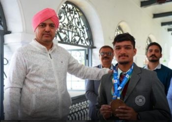 श्री गुरु राम राय विश्व विद्यालय के छात्र ऋषभ रावत ने विंटर गेम्स में 800 मीटर में प्रथम स्थान अर्जित किया।