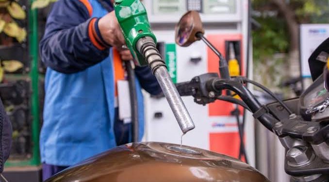 खुशखबरी : पेट्रोल डीजल के दामों में आई इतनी गिरावट,
