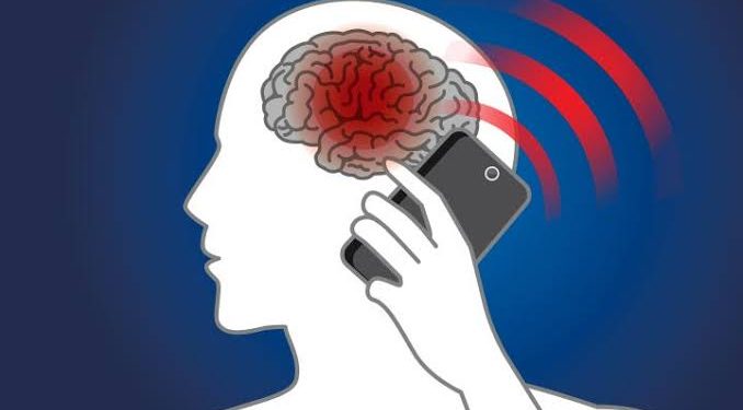 जानिए किस कान पर लगाकर सुनना चाहिए फोन ?