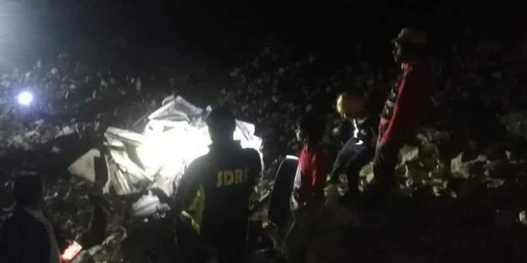 टिहरी में वाहन के खाई में गिरने से तीन बच्चों की मौत।