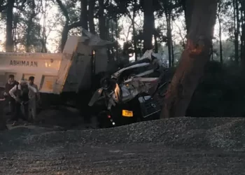 हादसा: देहरादून में अनियंत्रित डंपर पेड़ से टकराया।दो की मौत..