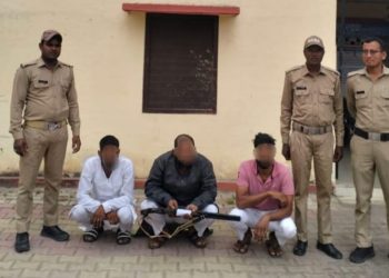 ब्रेकिंग: हीरोपंती ने पहुंचा दिया हवालात! बंदूक से फायरिंग कर बना रहे थे रील..