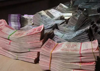 ब्रेकिंग: राजधानी में अकाउंटेंट के घर से मिला 1.70 करोड़ कैश। मगवानी पड़ी कैश गिनने की मशीन