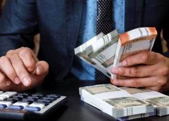 इन 5 कैश ट्रांजेक्शन पर भी मिल सकता है इनकम टैक्स का नोटिस। नुकसान से बचना चाहते हैं तो जानिए नियम।