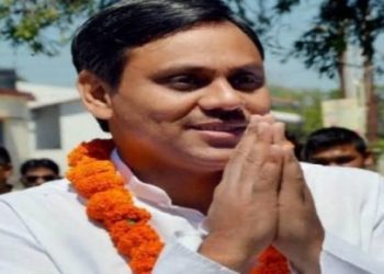 उत्तराखंड के इस पूर्व सीएम के बेटे समेत 18 लोगों के खिलाफ़ 6000 करोड़ रुपए की धोखाधड़ी के मामले में मुक़दमा दर्ज़।