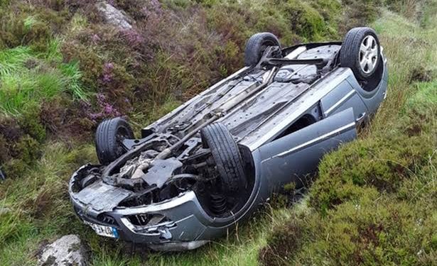 हादसा: मालदेवता के पास पहाड़ से कार गिरी खाई में। घूम कर वापिस लोट थे 4 युवक।