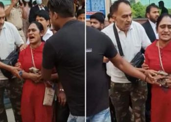 क्राइम: राजधानी दिल्ली में वकील की ड्रेस में कोर्ट में महिला पर फायरिंग..