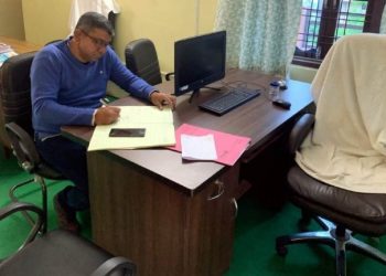 बड़ी खबर: यहां CDO के निरीक्षण में एक कर्मचारी सोते मिली 2 नदारद,कार्यवाही के निर्देश..