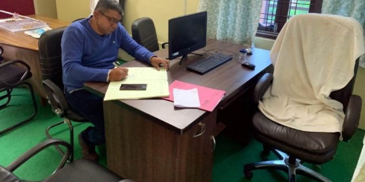 बड़ी खबर: यहां CDO के निरीक्षण में एक कर्मचारी सोते मिली 2 नदारद,कार्यवाही के निर्देश..