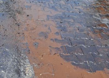 एक्सक्लूसिव खुलासा: सरकारी धन की बंदरबांट, PWD का गजब कारनामा, इंटरलॉक टाइल्स पर डाल दिया डामर..