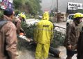 दुर्घटना: यहां खराब मौसम के चलते पेड़ गिरने से महिला की मौत।एक घायल..