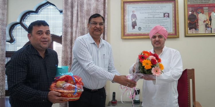 बड़ी खबर: टी.बी. के 300 मरीजों को गोद लेगा श्री महंत इन्दिरेश अस्पताल: श्रीमहंत देवेन्द्र दास जी महाराज