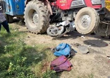 दुखद: यहां खनन के ट्रैक्टर ने स्कूटी को कुचला। स्कूटी सवार व्यक्ति और बच्चे की दर्दनाक मौत..
