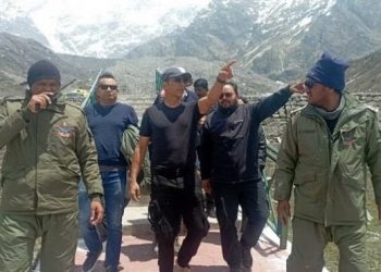 ब्रेकिंग: बॉलिवुड ऐक्टर अक्षय कुमार पहुंचे केदारधाम। बाबा के दर्शन कर की पूजा अर्चना..
