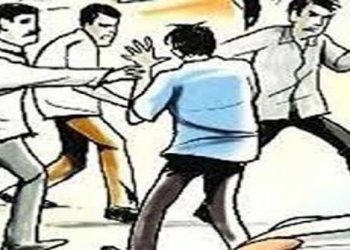 उत्तराखंड के  इस जिले में पर्यटकों और स्थानीय लोगों के बीच जमकर हुई हाथापाई।