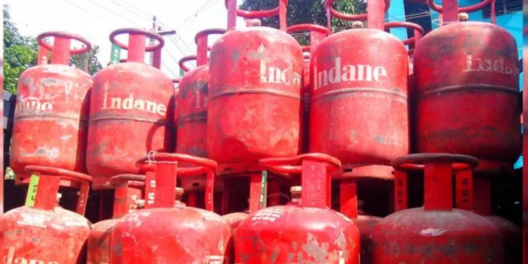 राहत: आज मजदूर दिवस पर रसोई गैस इतनी हुई सस्ती। पढ़े..