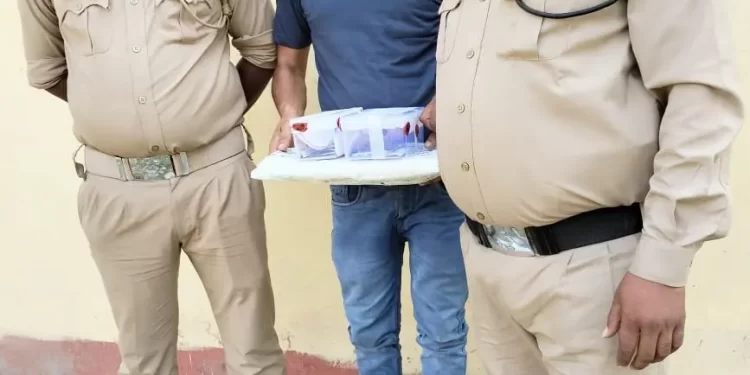 बड़ी खबर: 300 रूपये में बना रहा था फर्जी जन्म प्रमाण पत्र। ऐसे पकड़ा गया शातिर..