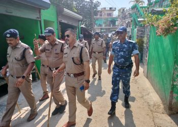 बड़ी खबर : पुलिस बल ने जवानों के साथ किया फ्लैग मार्च