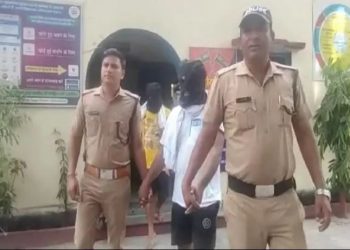 बड़ी खबर: यहां धर्मांतरण करते हुए दो पादरी गिरफ्तार। प्रौढ़ शिक्षा की आड़ में कर रहे थे धर्म परिवर्तन..