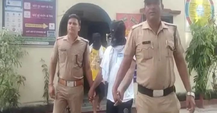 बड़ी खबर: यहां धर्मांतरण करते हुए दो पादरी गिरफ्तार। प्रौढ़ शिक्षा की आड़ में कर रहे थे धर्म परिवर्तन..