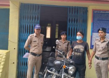 बड़ी खबर: यहां गायब हो गई मोटरसाइकिल। महिला निकाली मोटरसाइकिल चोर हुई गिरफ़्तार..