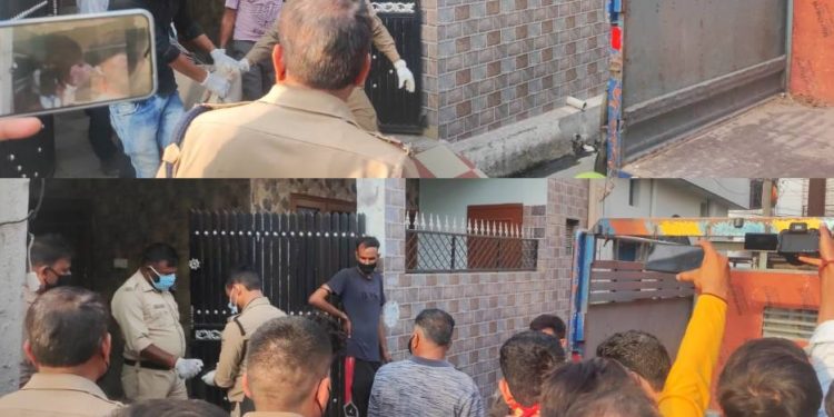 ब्रेकिंग: देहरादून में बंद कमरे में संदिग्ध हालात में मिला पति पत्नी का शव। पीछे छोड़ गए 4 दिन के मासूम को..