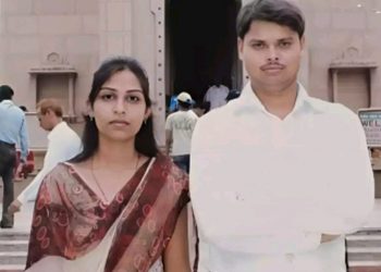 प्रयागराज: 4th क्लास पति ने मेहनत से पत्नी को बनाया PCS, बदले में पत्नी ने दिया पति को ये..पढ़े..