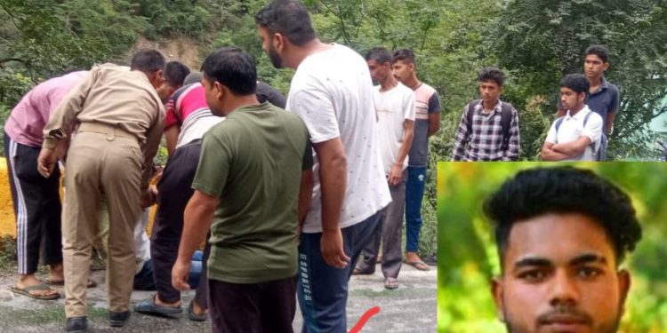 दुखद: सड़क हादसे में बुझ गया घर का इकलौता चिराग। दोस्त की हालत गंभीर..