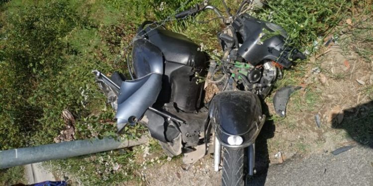 दुर्घटना: यहां आज कार और स्कूटी में जबरदस्त भिड़ंत। दो व्यक्ति घायल..