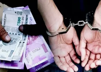 क्राइम: राजधानी में नायब तहसीलदार को रिश्वत देते कांग्रेस का नेता गिरफ्तार..