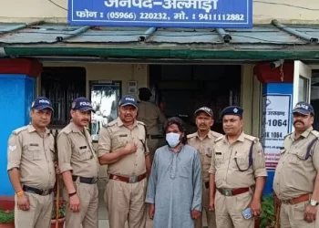 ब्रेकिंग: 3 बच्चों की मां को भगाने वाला समुदाय विशेष नाई गिरफ्तार। बुर्के में मिली महिला..