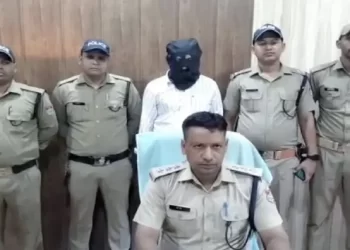 शर्मनाक: यहां शिक्षक कर रहा था नाबालिग छात्राओं से गंदी हरकतें। हुआ गिरफ्तार..