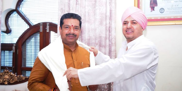 बड़ी खबर: भाजपा के प्रदेश संगठन महामंत्री अजय कुमार ने श्री दरबार साहिब में टेका मत्था..