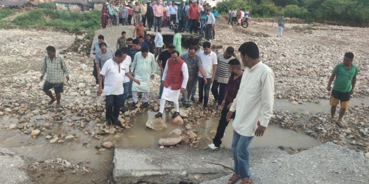 बड़ी खबर: सांसद डाo निशंक ने बारिश के कारण प्रभावित हुए क्षेत्रों का किया दौरा, राहत देने के दिए दिशा निर्देश