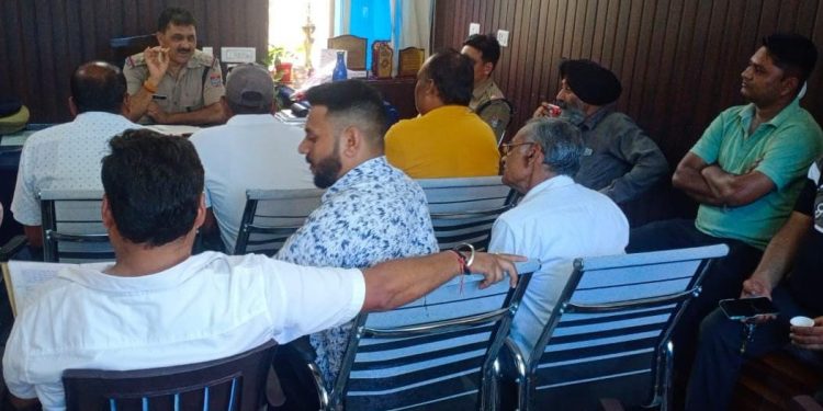 बड़ी खबर: डोईवाला कोतवाल ने कानून व्यवस्था एवं आपसी सौहार्द बनाये रखने को कहा..