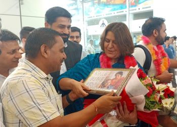 बड़ी खबर : कांग्रेस सोशल मीडिया की राष्ट्रीय अध्यक्ष का एयरपोर्ट पर स्वागत..