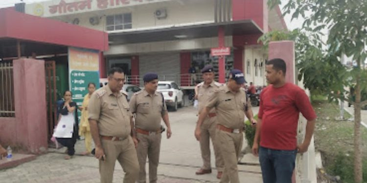 दुस्साहस: यहां बदमाशों के हौंसले बुलंद, दरोगा के पैरों पर चढ़ा दी बाइक। टूटी हड्डियां हालत गंभीर..