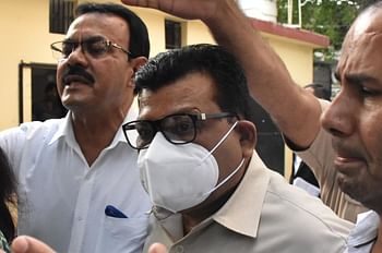 बिग ब्रेकिंग: पूर्व IAS रामविलास यादव पर शिकंजा। ED ने की 20 करोड़ से ज्यादा संपति अटैच..