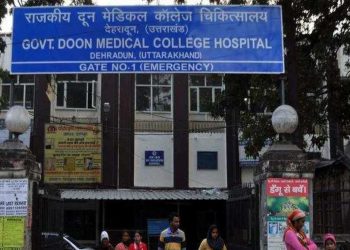 लापरवाही: दून अस्पताल के लिफ्ट के पास महिला की हुई डिलीवरी। हॉस्पिटल की लापरवाही आई सामने..