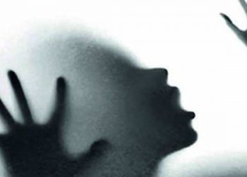 हैवानियत: यहां रेप में नाकाम व्यक्ति ने 12 साल की मासूम का पत्थर से जबड़ा तोड़ा, नाजुक हालत में हॉस्पिटल में भर्ती 