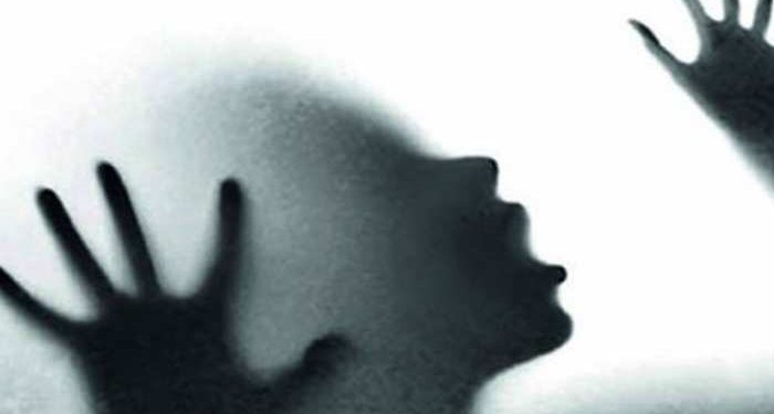 हैवानियत: यहां रेप में नाकाम व्यक्ति ने 12 साल की मासूम का पत्थर से जबड़ा तोड़ा, नाजुक हालत में हॉस्पिटल में भर्ती