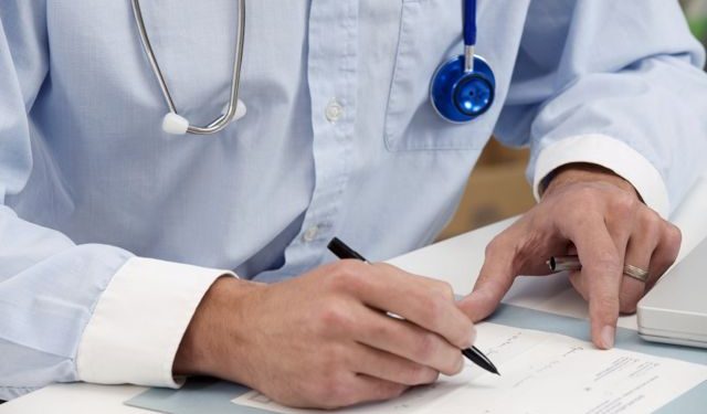 ब्रेकिंग: जेनरिक दवाईयां नहीं लिखने पर होगा डॉक्टरों का प्रैक्टिस लाइसेंस सस्पेंड..