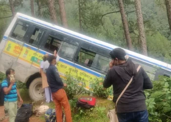 हादसा: यहां यात्रियों से भरी बस सड़क से उतरी, बाल बाल बचे 21 यात्री..