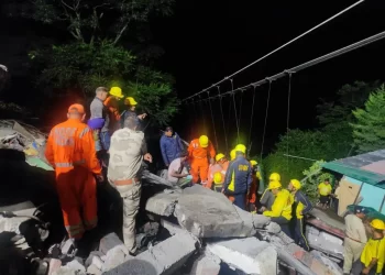 हादसा: यहां आवासीय भवन के टूटने से मलबे में दबे 7 लोग, 2 की मौत..