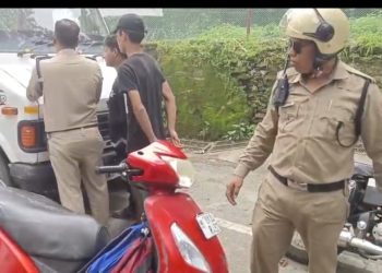 बड़ी खबर: यहां स्कूल बंक कर घूमने निकले छात्रों का पुलिस ने किया वाहन सीज..