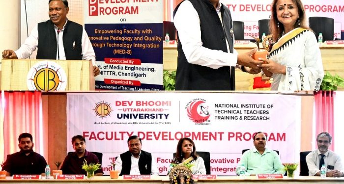 बड़ी खबर: डिजिटल तकनीकी को हथियार बनाकर चुनौतियों से लड़ना होगा – प्रो. पटनायक