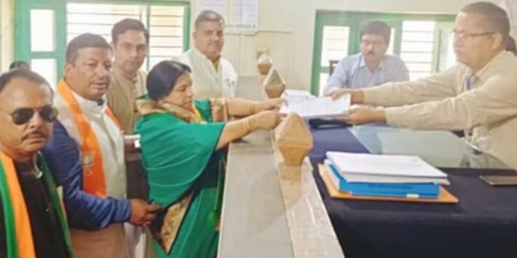 ताज़ा खबर: बागेश्वर उपचुनाव आज बीजेपी प्रत्याशी पार्वती दास ने भरा नामांकन..